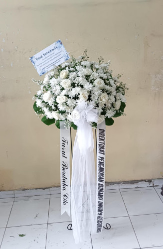 Standing Flower sampit King Florist – Rangkaian Bunga Elegan untuk Berbagai Acara